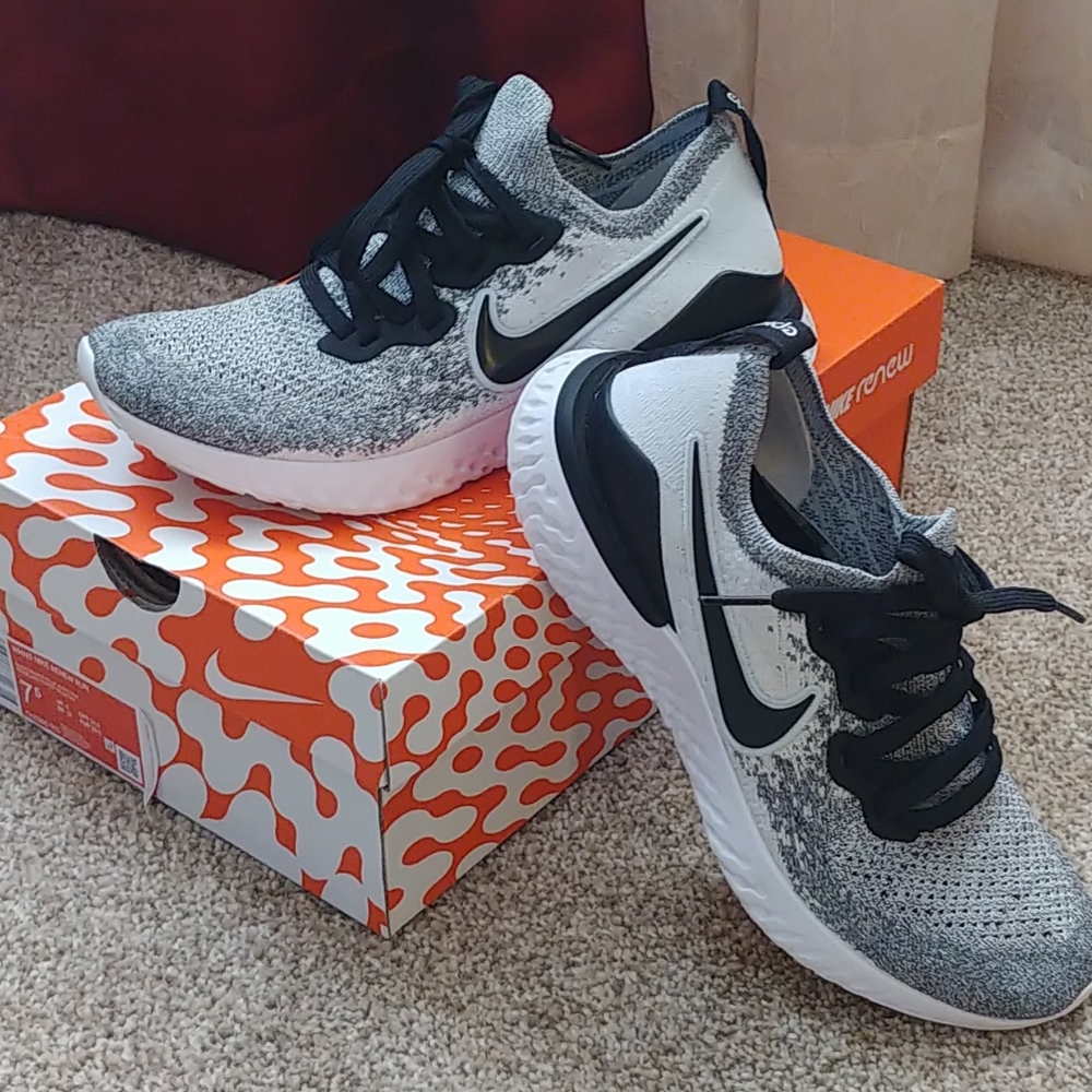 Women's size 7.5 epic react